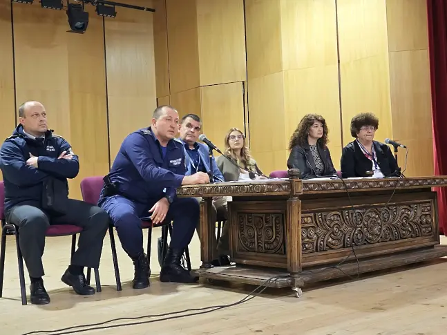 Обучават членовете на секционните избирателни комисии в община Плевен