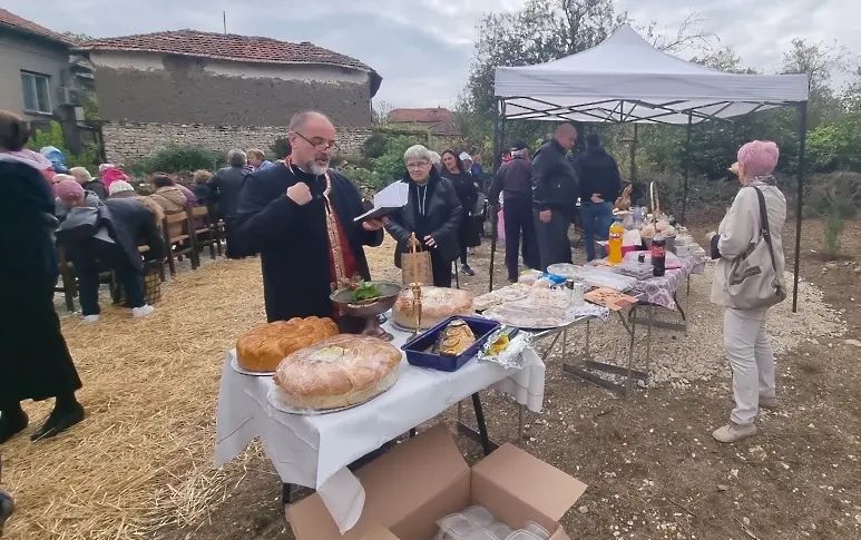 Новопостроеният параклис „Св. Параскева“ посреща хората в плевенското село Тученица