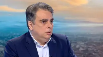 Асен Василев: Малко иронично е господин Радев да говори за „сглобки“, докато открива парк от батерии заедно с Делян Добрев