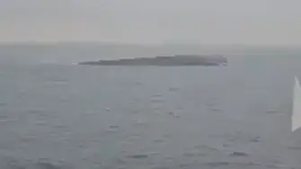 Български моряци спасиха девет души от ударения кораб в Черно море (ВИДЕО)