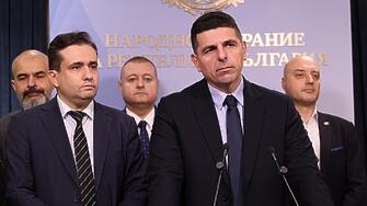 ДБ внася в парламента декларация, с която да се потвърди, че няма да изпращаме войници в Украйна
