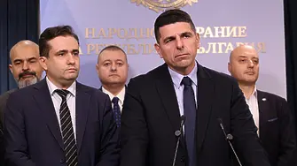 ДБ внася в парламента декларация, с която да се потвърди, че няма да изпращаме войници в Украйна