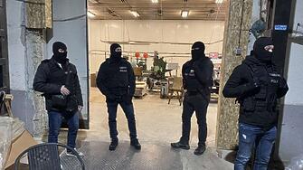 Разбиха нелегална фабрика за цигари в Карнобат