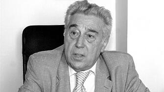 Почина един от бащите на Конституцията на България