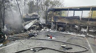 Двама души са загинали, след като автобус с пътници и два камиона се запалиха след катастрофа на пътя Русе-София