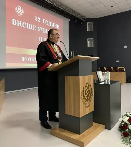 МУ-Плевен отбеляза 52 години от основаването си с тържествен Академичен съвет и отличия за преподаватели