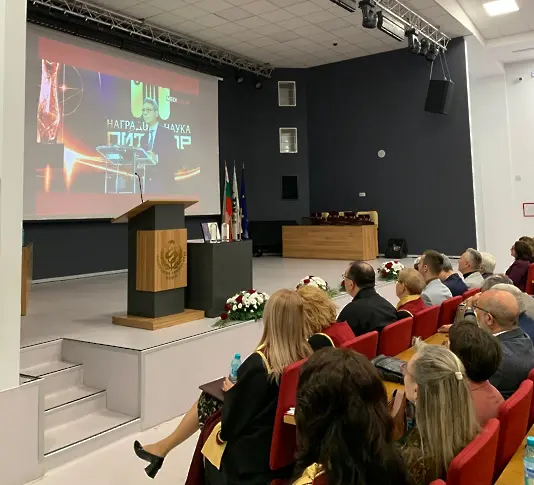 МУ-Плевен отбеляза 52 години от основаването си с тържествен Академичен съвет и отличия за преподаватели