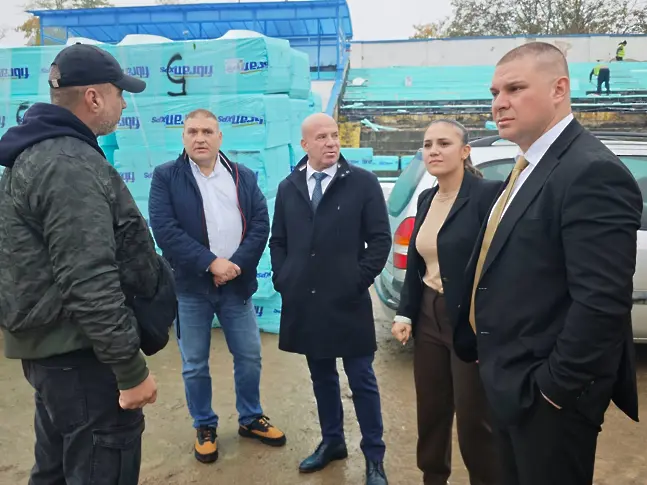 Кметът д-р Валентин Христов запозна министъра на младежта и спорта Енчо Керязов с дейностите по ремонта на стадион „Плевен“ и тренировъчните площадки