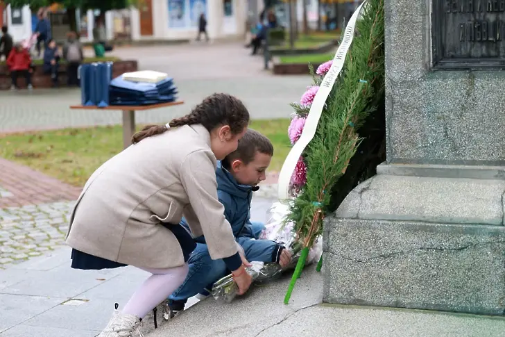 Севлиево почете тържествено в аванс Деня на народните будители