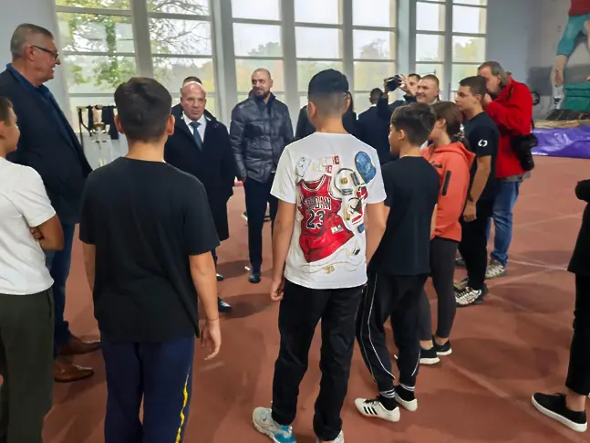 Кметът д-р Валентин Христов запозна министъра на младежта и спорта Енчо Керязов с дейностите по ремонта на стадион „Плевен“ и тренировъчните площадки