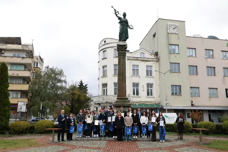 Севлиево почете тържествено в аванс Деня на народните будители