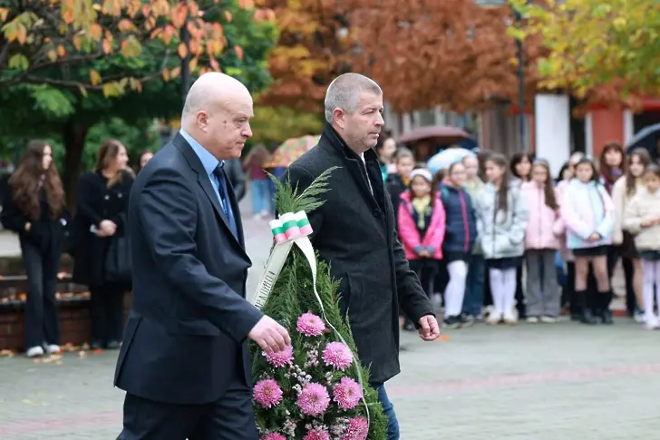 Севлиево почете тържествено в аванс Деня на народните будители
