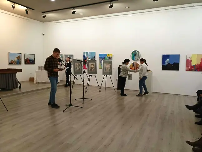 Община Плевен отличи ученици, преподаватели и директори за принос към образованието, науката и духовността
