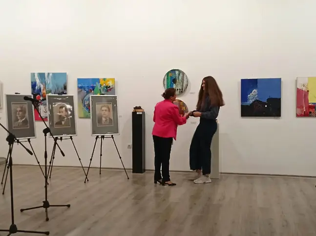 Община Плевен отличи ученици, преподаватели и директори за принос към образованието, науката и духовността