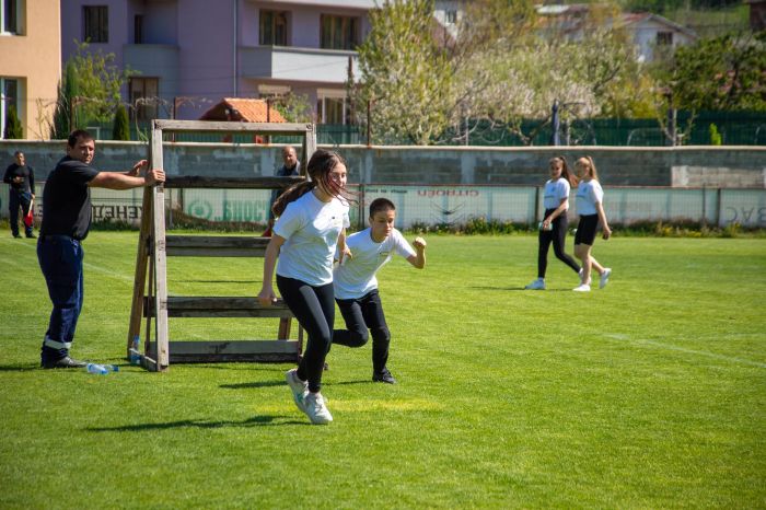 Отборът на II ОУ е големият победител в състезанието "Млад огнеборец"