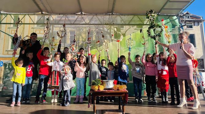 На Васильовден с богата програма и Сурвакарски празник във Враца