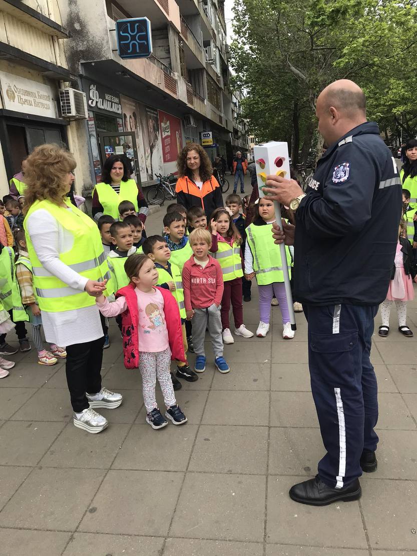 На улицата има правила! Пазете децата!