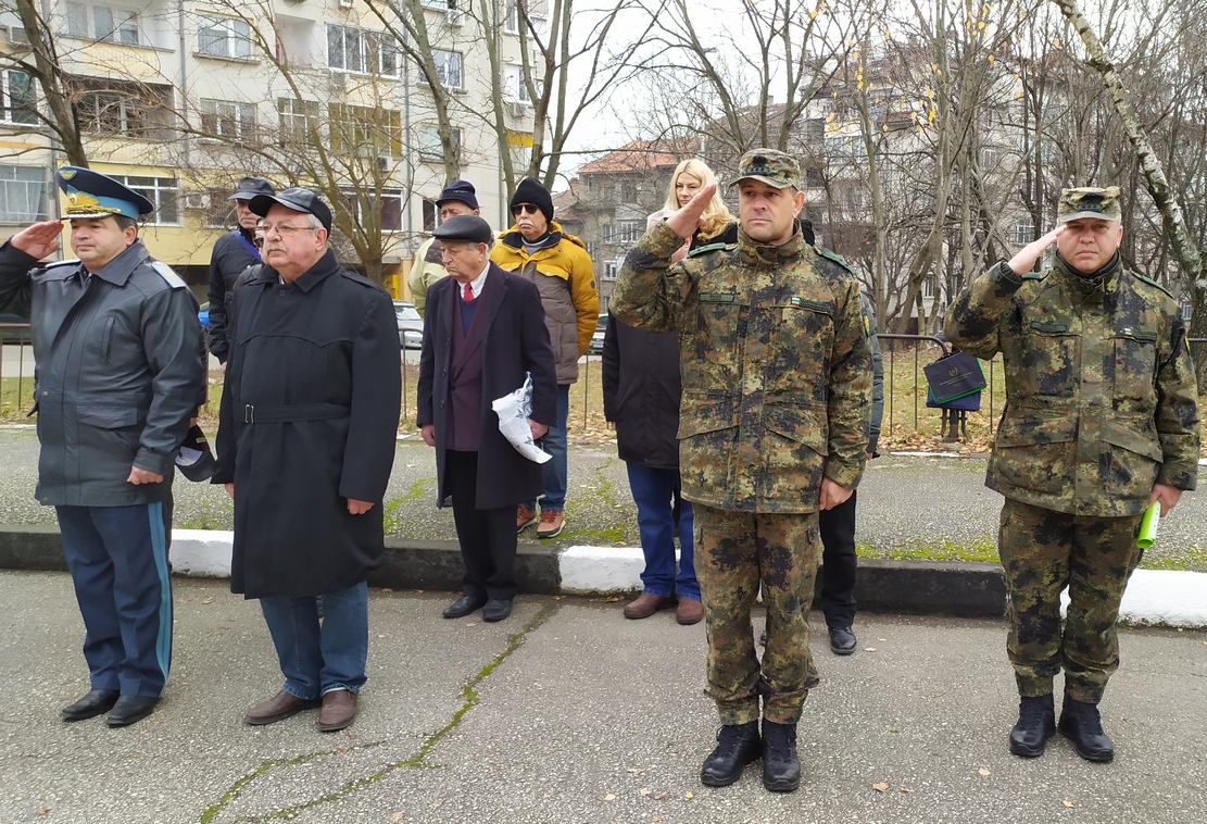 С панихида почетоха загиналите в Ирак военнослужещи от 5-та Шипченска механизирана бригада