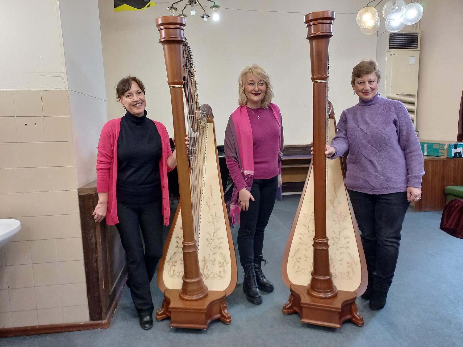 Варненската опера се сдоби с две нови арфи