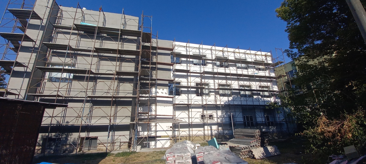 Община Гулянци реализира проект за реконструкция и ремонт на сградата на администрацията