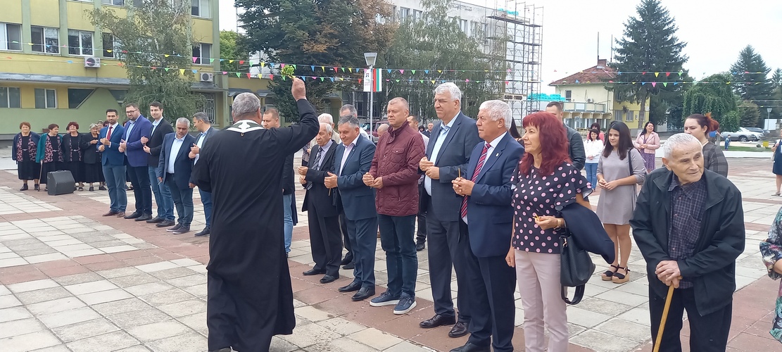 Гулянци отбеляза 48 години като град