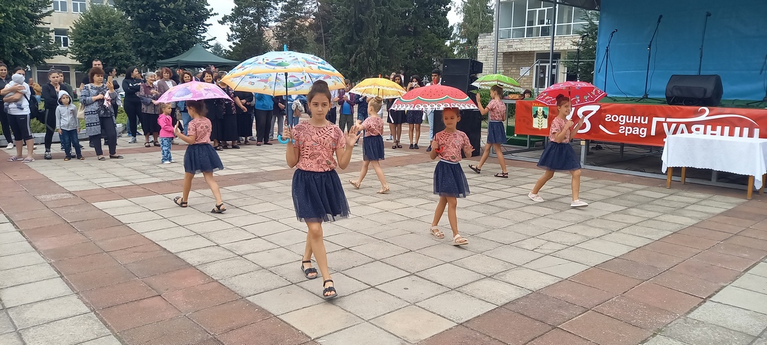 Гулянци отбеляза 48 години като град