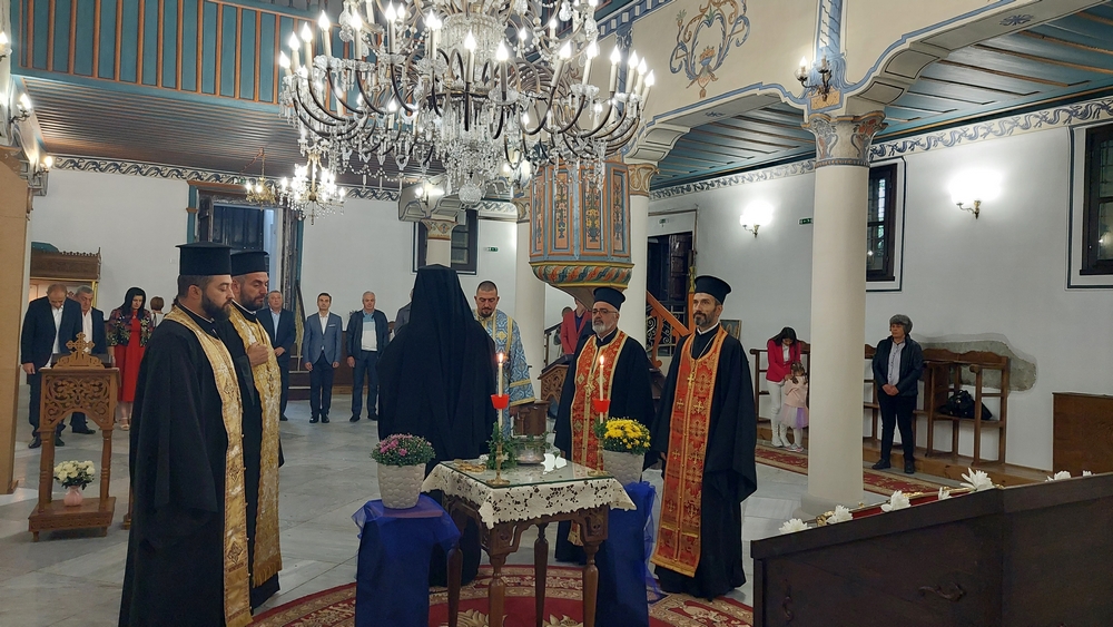 С  молебен за здраве и благословение започна новата учебна  година в Кюстендил