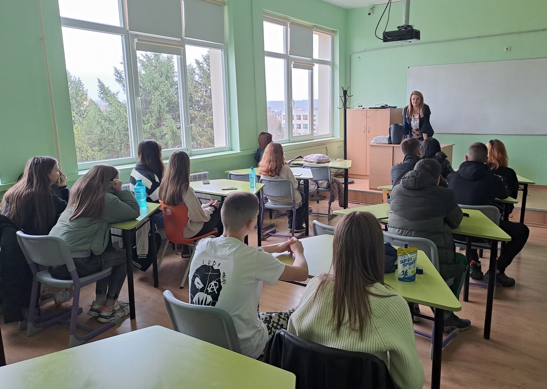 Започнаха лекции в рамките на инициативата на ВСС и Министерството на образованието