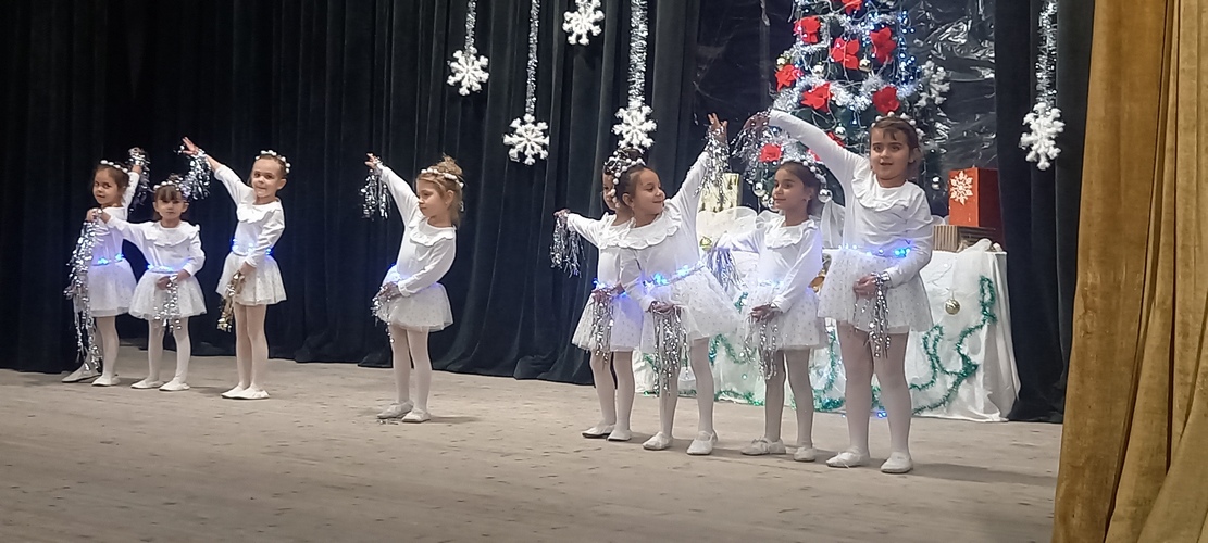 Голям коледен концерт напълни салона на читалището в Гулянци