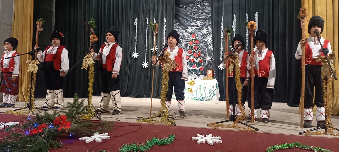 Голям коледен концерт напълни салона на читалището в Гулянци