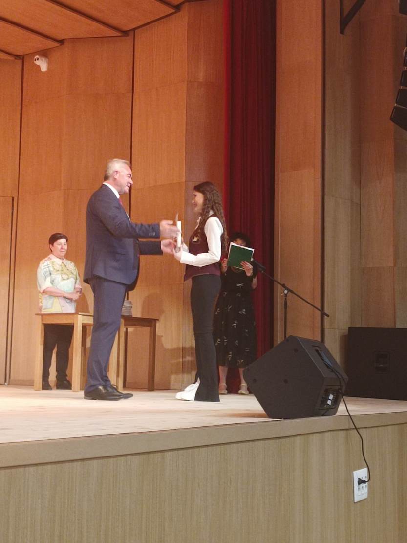 Награди за принос в областта на образованието получиха директори, педагози, ученици и деца от школи 