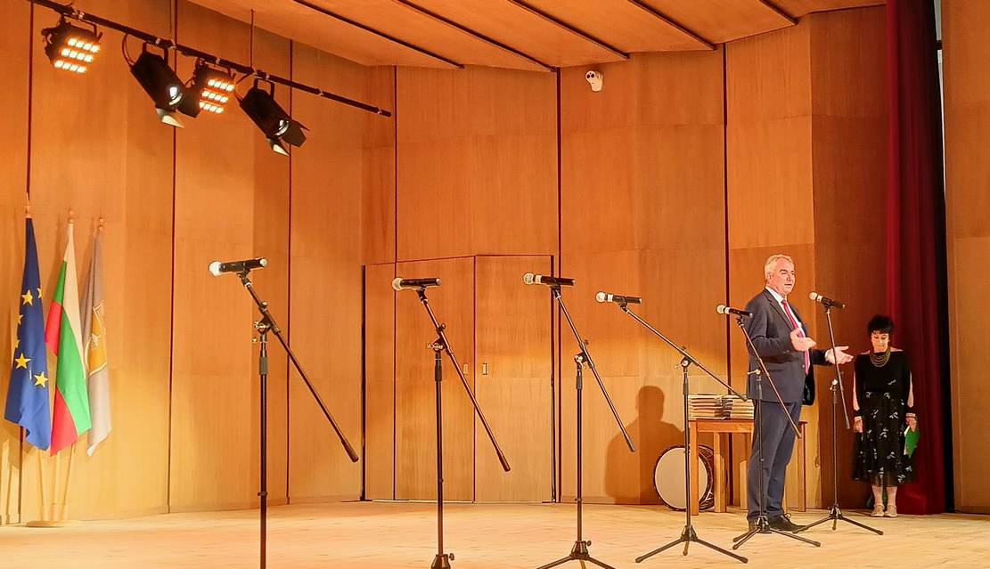 Награди за принос в областта на образованието получиха директори, педагози, ученици и деца от школи 