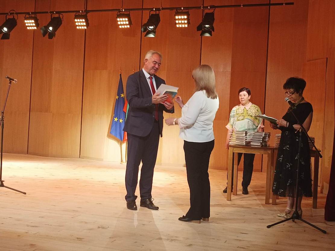 Награди за принос в областта на образованието получиха директори, педагози, ученици и деца от школи 