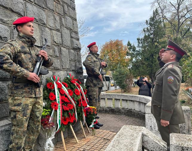 На Архангелова Задушница Враца почете паметта на загиналите герои във войните