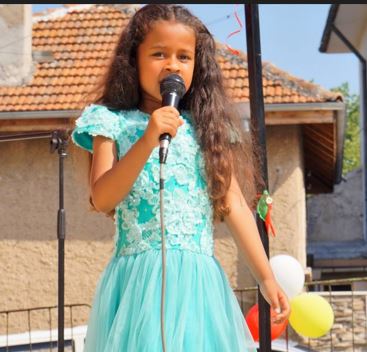 Кръшно българско хоро̀ под пролетния дъжд увенча празника на Моравица