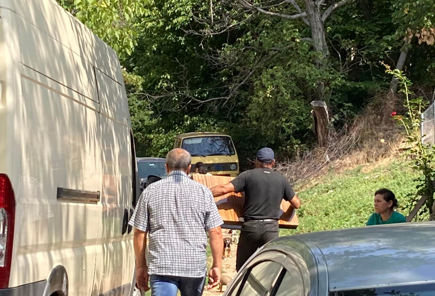 Благодариха на община Ловеч за транспорта на мебели за семейство в нужда