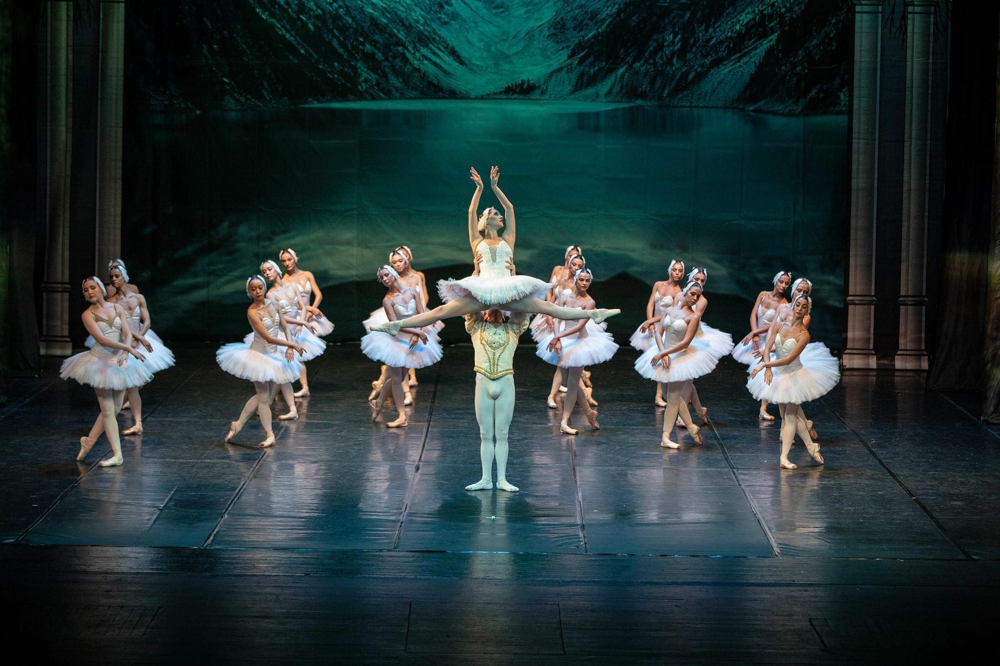 Балетната трупа на Русенска опера открива новия творчески сезон с “Лебедово езеро” 