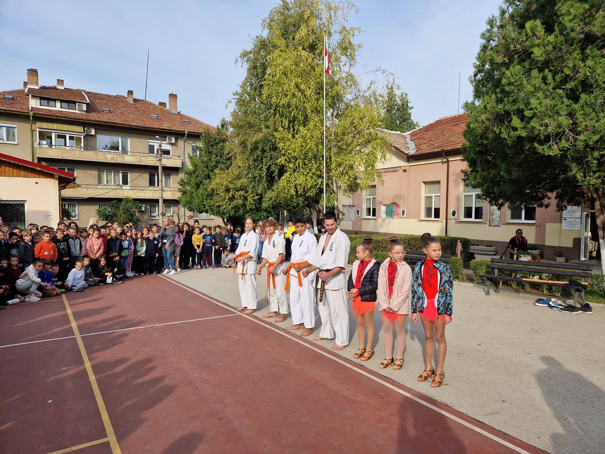 Два спортни клуба гостуваха в ИНУ „Христо Ботев“ - Плевен