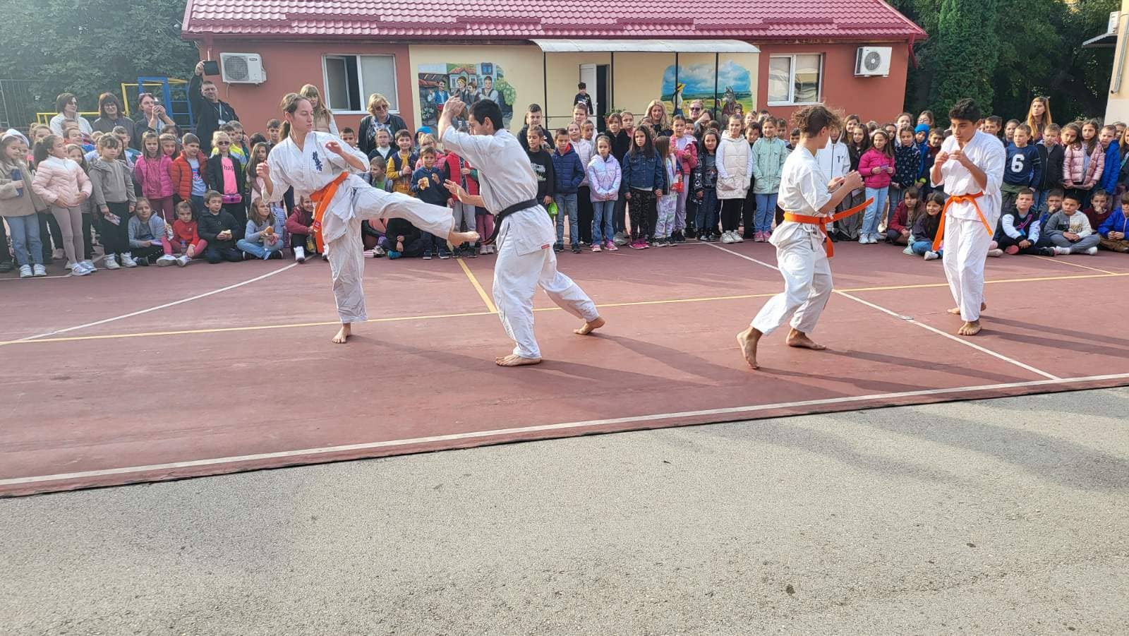 Два спортни клуба гостуваха в ИНУ „Христо Ботев“ - Плевен