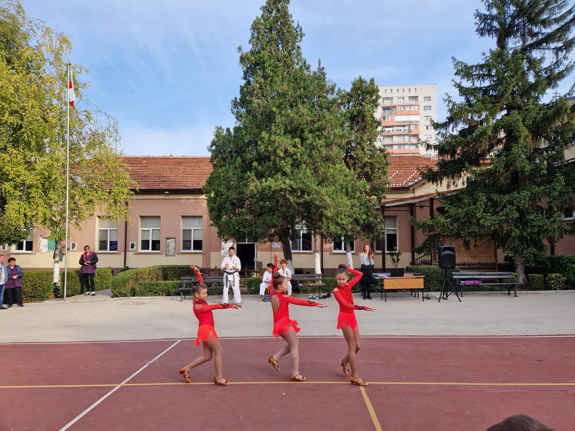 Два спортни клуба гостуваха в ИНУ „Христо Ботев“ - Плевен