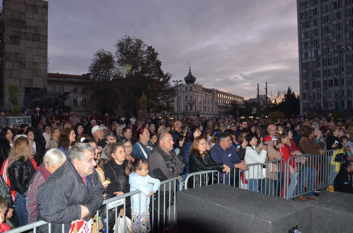 Популярният изпълнител Васил Найденов беше гост за празника на Видин