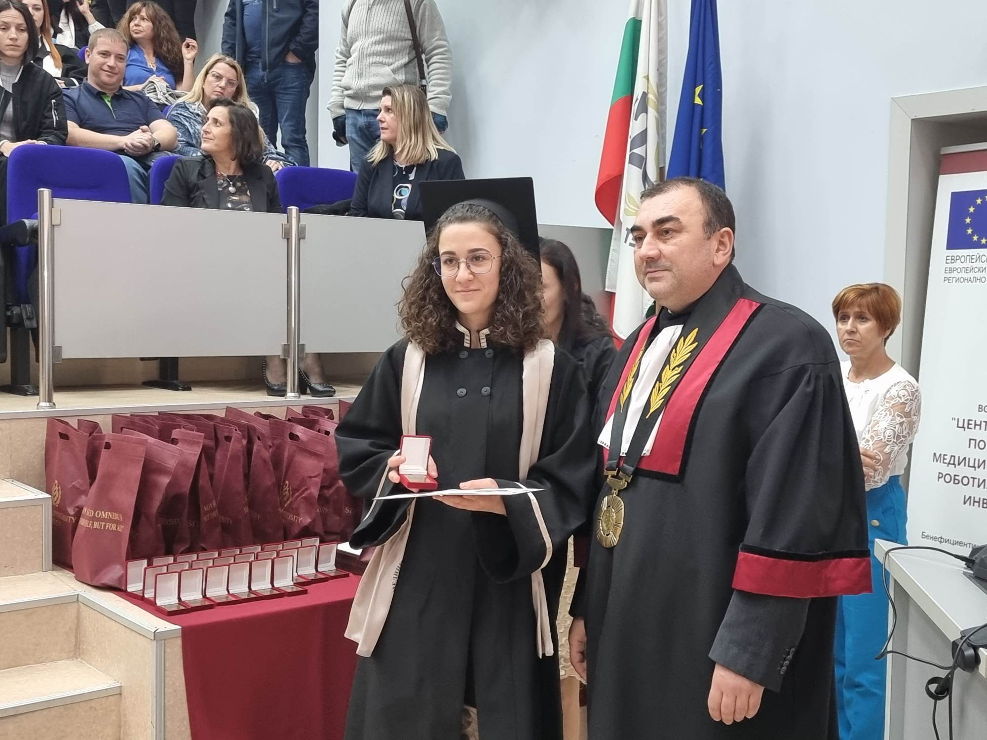 Бакалаври и магистри от Випуск 2022 на МУ-Плевен получиха официално дипломите си