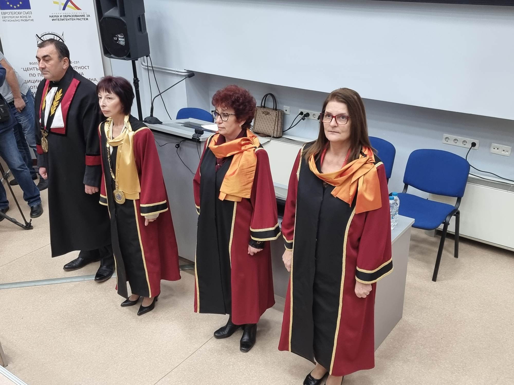 Бакалаври и магистри от Випуск 2022 на МУ-Плевен получиха официално дипломите си