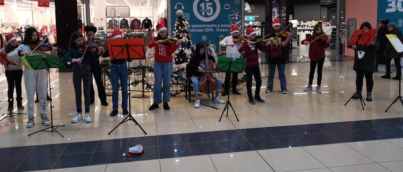 Възпитаници на НУИ Панайот Пипков изненадаха приятно посетителите на плевенски МОЛ