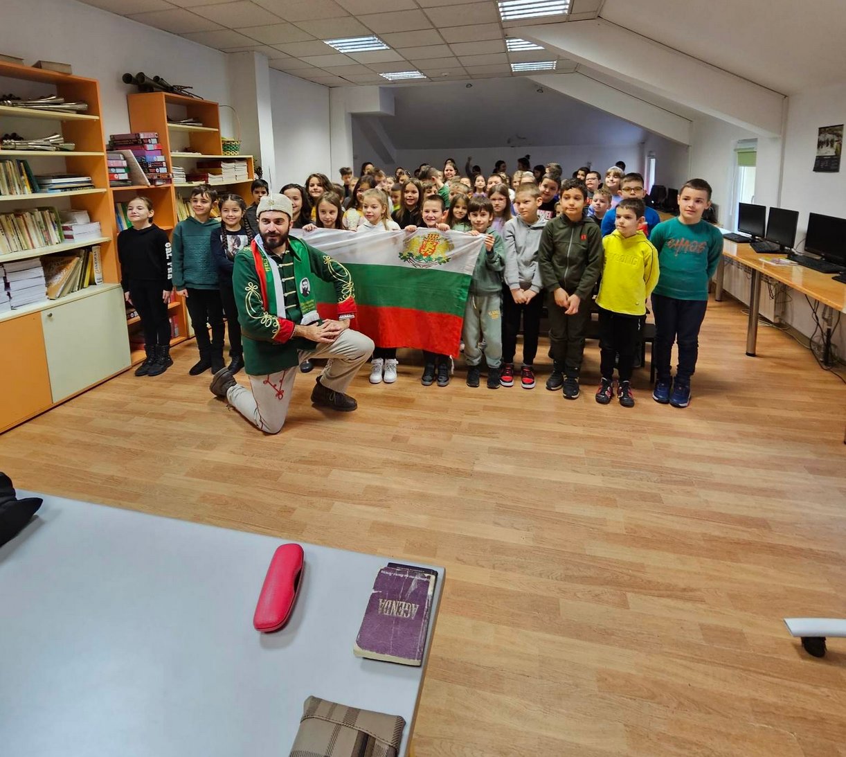 Урок по родолюбие се проведе в ИНУ „Христо Ботев“/ВИДЕО-СНИМКИ/