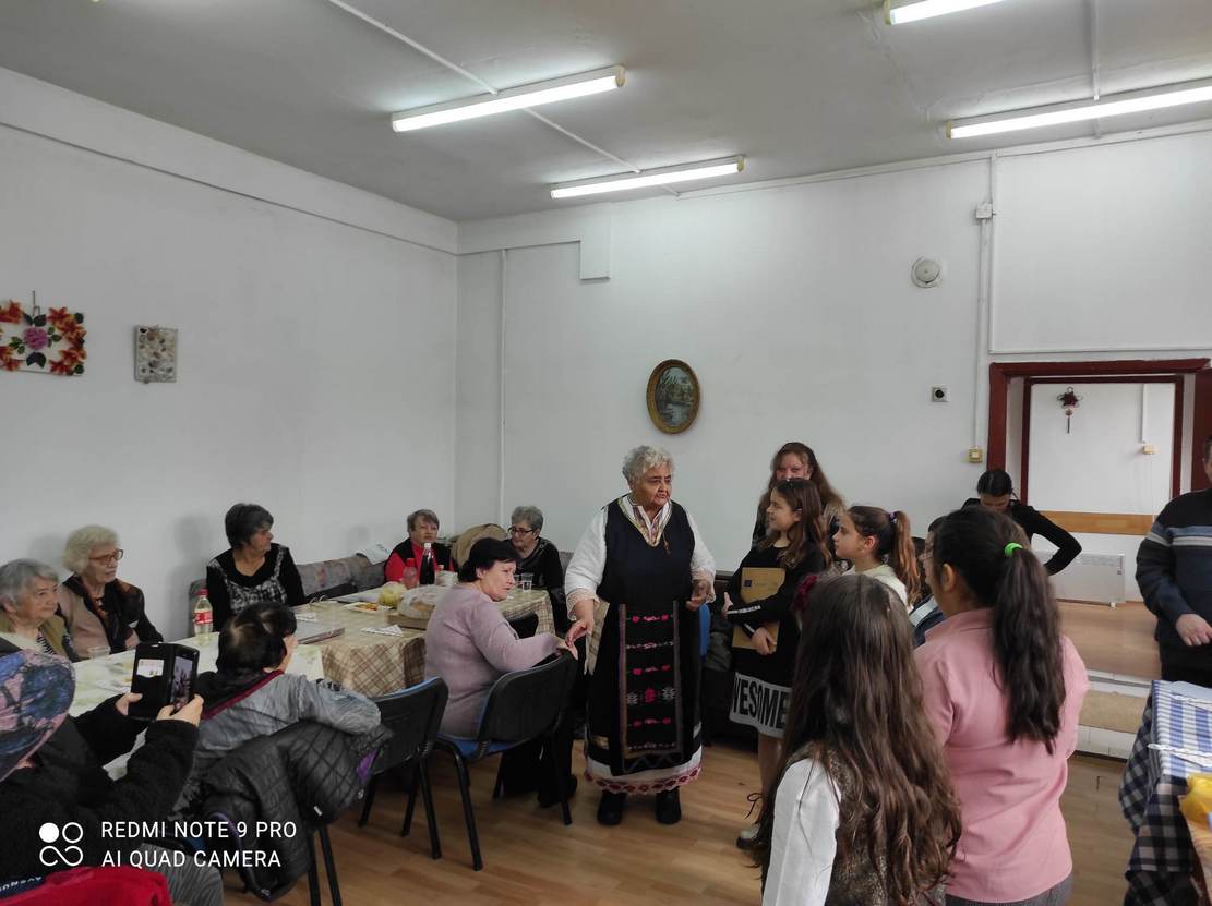 Инициативата „С любов към баба“ в град Левски