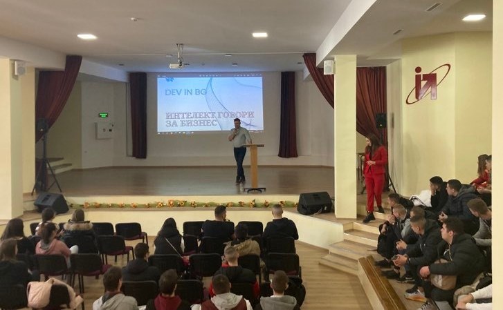Мотивираща лекция в ДФСГ “Интелект” с участието на виден български софтуерен инженер
