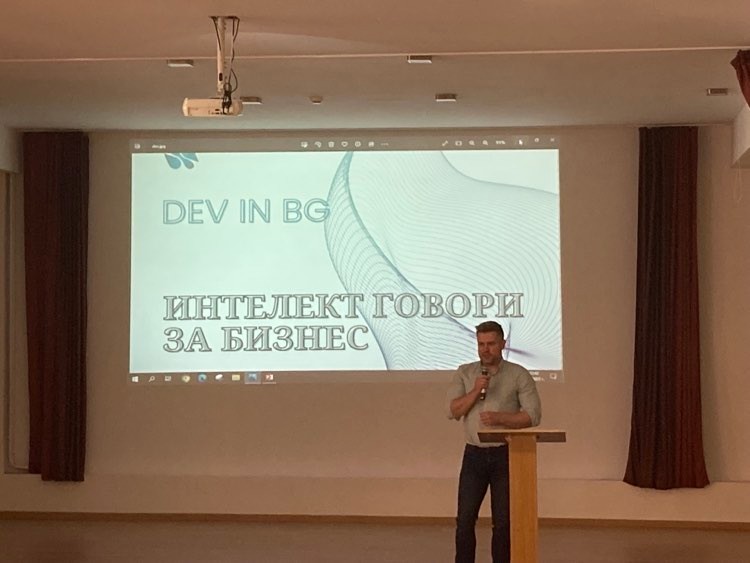 Мотивираща лекция в ДФСГ “Интелект” с участието на виден български софтуерен инженер