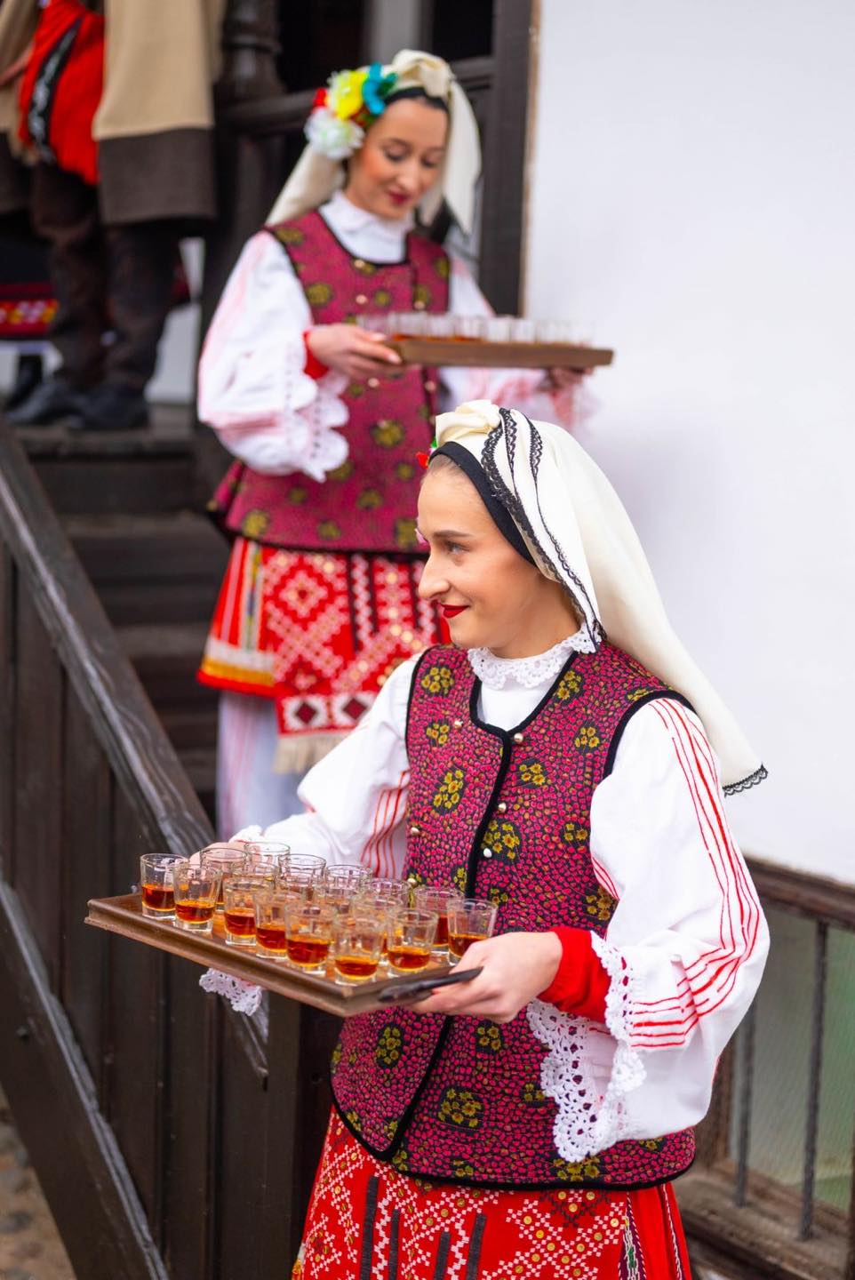 На Зарезан във Враца в двора на Етнографския комплекс 