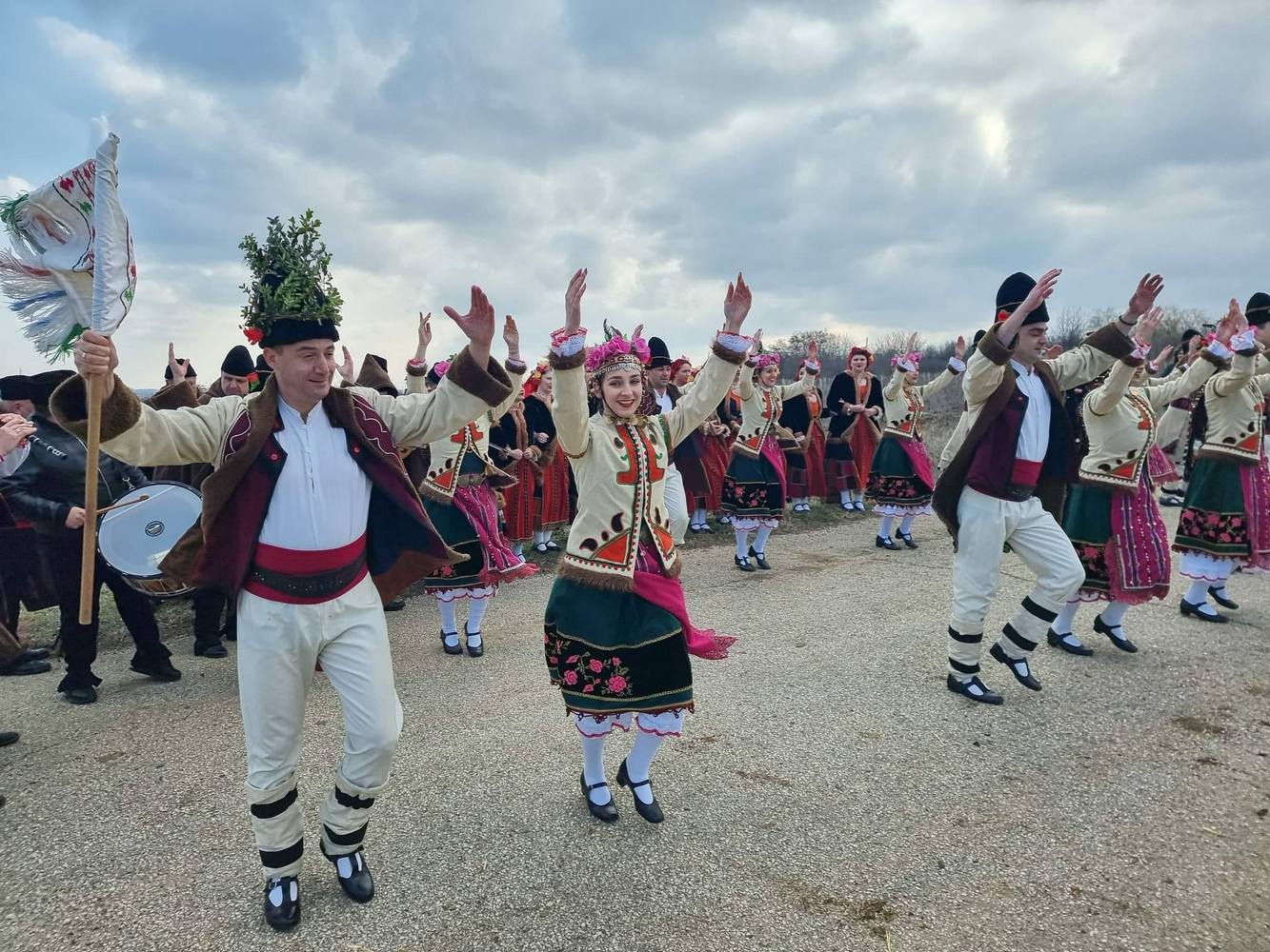 Традиционен ритуал по зарязване на лозята се състоя в местността „Томовското“